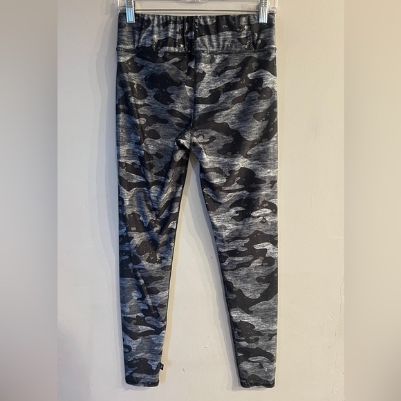 TEREZ Women’s Gray Camo Print Active Leggings Size L - Picture 2 of 5